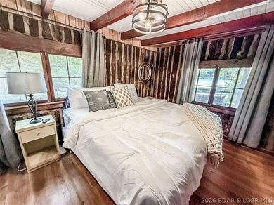 This log cabin dates back to the 1890, is beautiful remodeled - photo 13