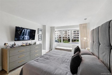 Beautifully Renovated Deluxe One-Bedroom with Oversized Balcony - photo 13