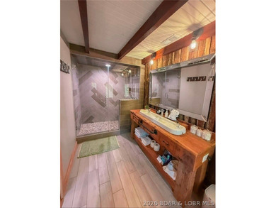 This log cabin dates back to the 1890, is beautiful remodeled - photo 14