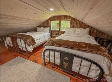 This log cabin dates back to the 1890, is beautiful remodeled - photo 17
