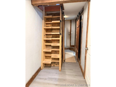 This log cabin dates back to the 1890, is beautiful remodeled - photo 18