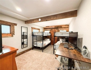 This log cabin dates back to the 1890, is beautiful remodeled - photo 19
