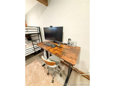 This log cabin dates back to the 1890, is beautiful remodeled - photo 20