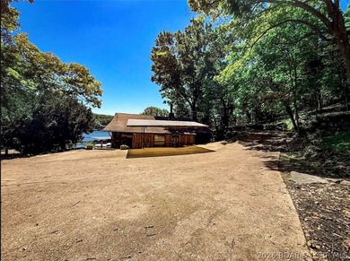 This log cabin dates back to the 1890, is beautiful remodeled - photo 31