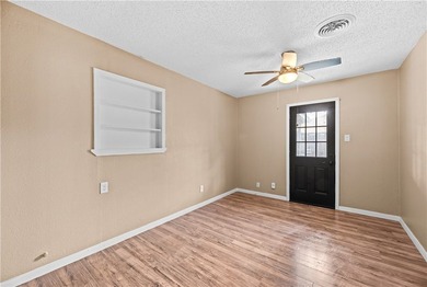Experience the perfect blend of classic style and modern comfort - photo 21