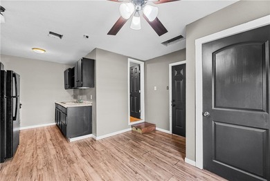 Experience the perfect blend of classic style and modern comfort - photo 31