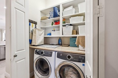 Nestled in a peaceful cul-de-sac, this charming beach cottage - photo 21