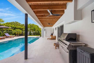 Stunning fully renovated four-bedroom, three-bath modern - photo 22