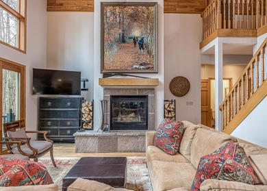 Stunning 4BR, 4BA retreat on nearly 3 acres with 160' of sand - photo 25