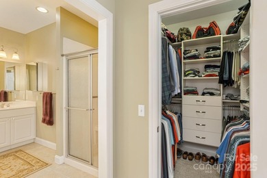 Updated and Move-In-Ready Kenmure Cottage. This warm and - photo 27