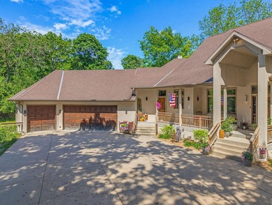 Discover refined living in this executive estate set on over 2 - photo 4