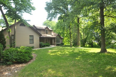 Well-maintained 4-bedroom, 2.5-bath Colonial featuring a - photo 3