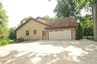 Well-maintained 4-bedroom, 2.5-bath Colonial featuring a - photo 5