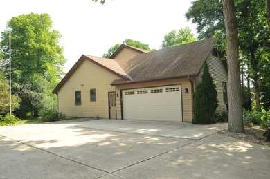 Well-maintained 4-bedroom, 2.5-bath Colonial featuring a - photo 6