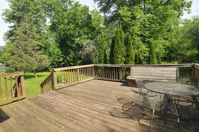 Well-maintained 4-bedroom, 2.5-bath Colonial featuring a - photo 10