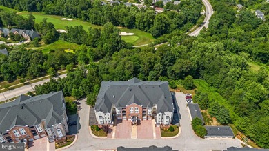 Beautifully maintained, freshly painted, and elevator-accessible - photo 2