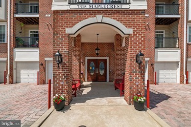 Beautifully maintained, freshly painted, and elevator-accessible - photo 4