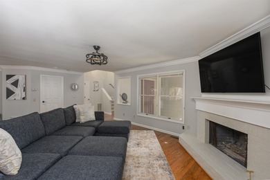 Unique townhome opportunity in the heart of Reynolds Lake