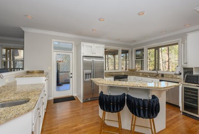 Unique townhome opportunity in the heart of Reynolds Lake