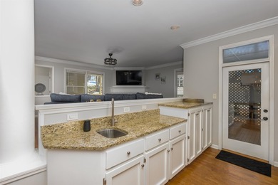 Unique townhome opportunity in the heart of Reynolds Lake