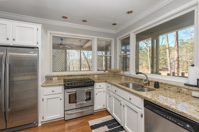 Unique townhome opportunity in the heart of Reynolds Lake