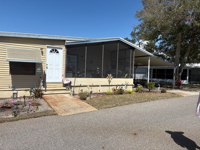 Well maintained 3 bedroom, 2 bathroom home. Features a Guest - photo 3