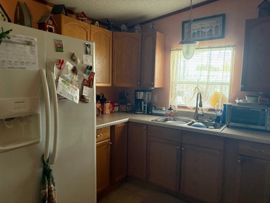 Well maintained 3 bedroom, 2 bathroom home. Features a Guest - photo 5