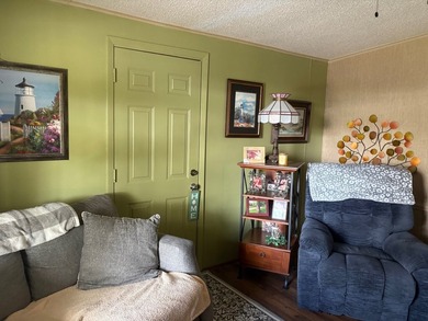 Well maintained 3 bedroom, 2 bathroom home. Features a Guest - photo 9
