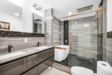 Million-dollar view on an exquisite home featuring 4 en-suite - photo 12