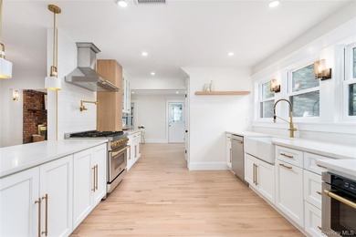 LOCATION + RENOVATION! This charming Sayville colonial has been - photo 14