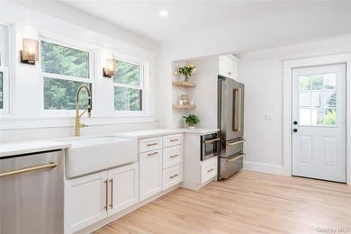 LOCATION + RENOVATION! This charming Sayville colonial has been - photo 16