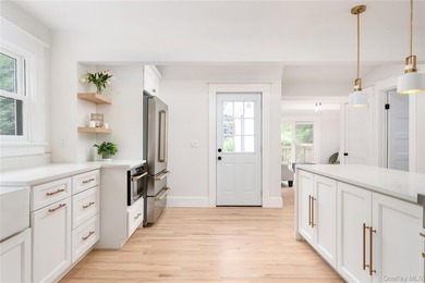 LOCATION + RENOVATION! This charming Sayville colonial has been - photo 17