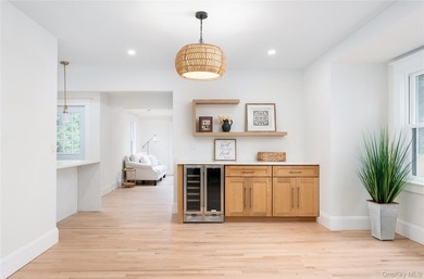 LOCATION + RENOVATION! This charming Sayville colonial has been - photo 20