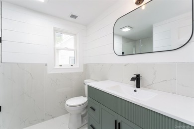 LOCATION + RENOVATION! This charming Sayville colonial has been - photo 24