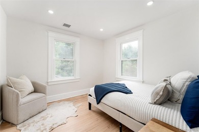 LOCATION + RENOVATION! This charming Sayville colonial has been - photo 28
