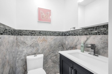 Million-dollar view on an exquisite home featuring 4 en-suite - photo 32