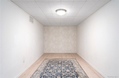 LOCATION + RENOVATION! This charming Sayville colonial has been - photo 34