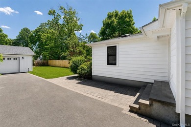 LOCATION + RENOVATION! This charming Sayville colonial has been - photo 36