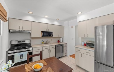 Welcome to this beautifully maintained four-bedroom home nestled - photo 15