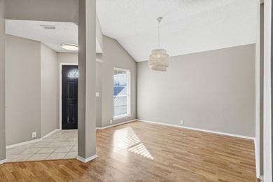 Welcome to 739 Thousand Oaks Dr. in the heart of Lake Dallas-a - photo 3