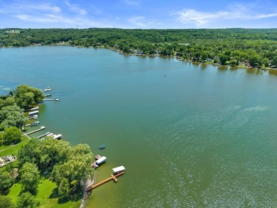 Unique property tucked away on a private wooded lot in a quiet - photo 2