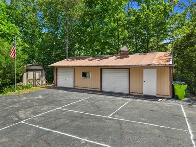 Unique property tucked away on a private wooded lot in a quiet - photo 4