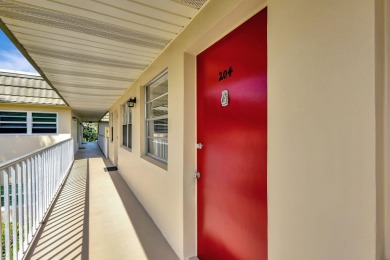 Lake Condo For Sale in Vero Beach, Florida