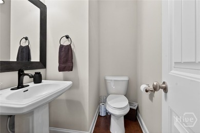 Welcome to the courtyard at Rowan Oak, a luxury gated community - photo 24