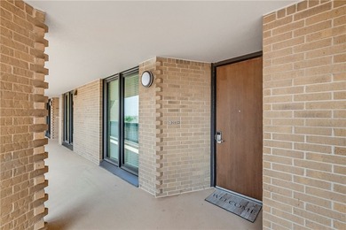 Welcome to The Sandpiper, where beachfront luxury meets - photo 2