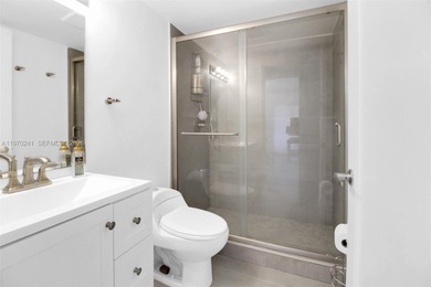 Beautifully updated unit featuring modern finishes throughout