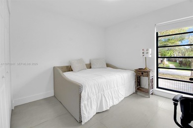 Beautifully updated unit featuring modern finishes throughout