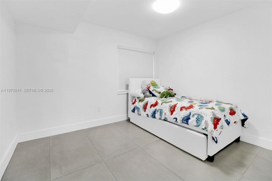 Beautifully updated unit featuring modern finishes throughout