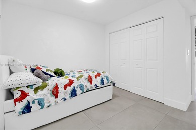 Beautifully updated unit featuring modern finishes throughout