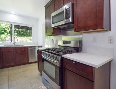 Nestled on a quiet street at the heart of the Palos Verdes - photo 15